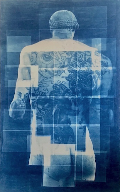 Klara Meinhardt: Atlas, 2021, Cyanotypie auf Leinwand, 235 x 152 cm 

